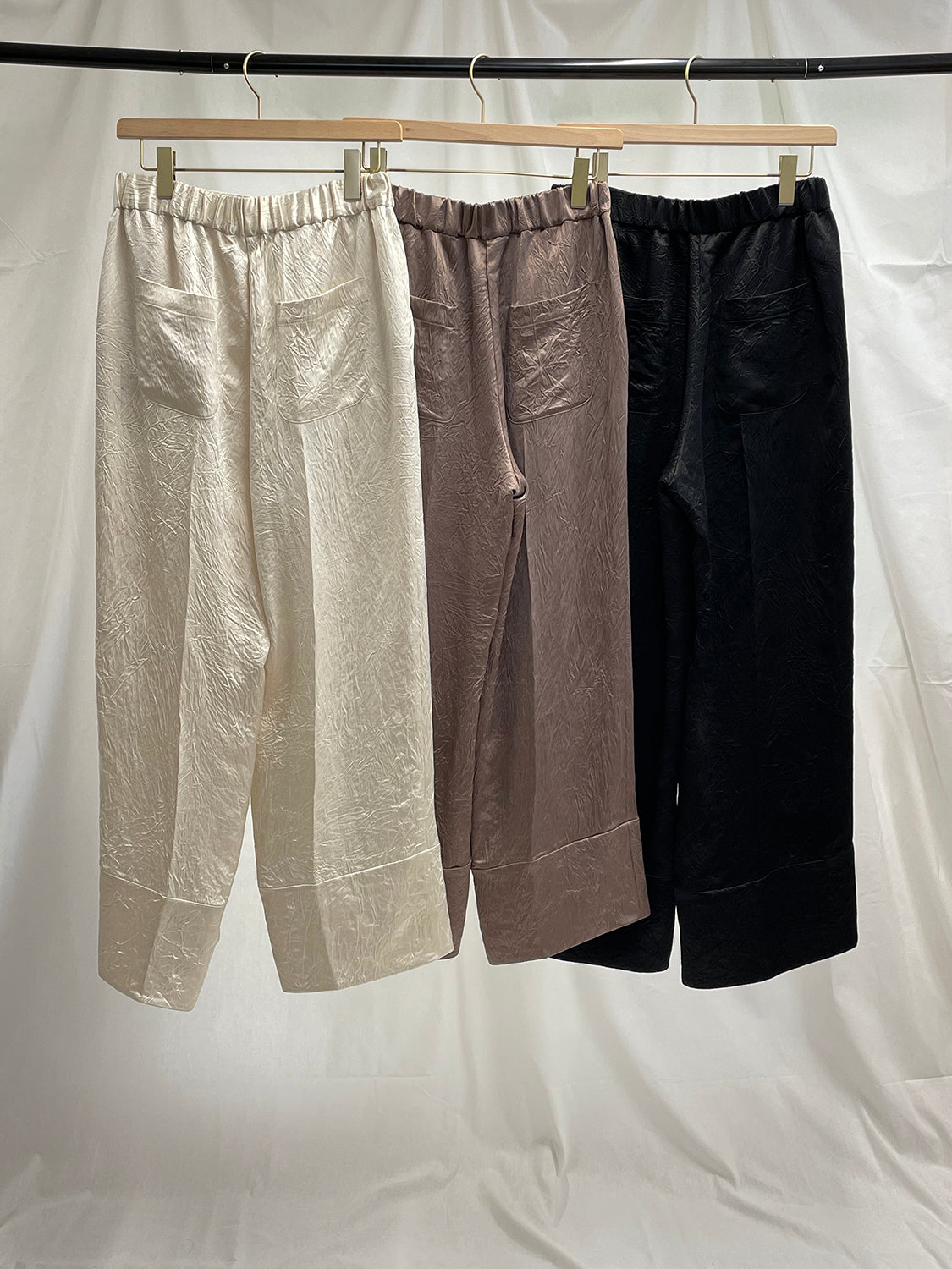 Crushed Satin Easy Pants – Uhr Online store